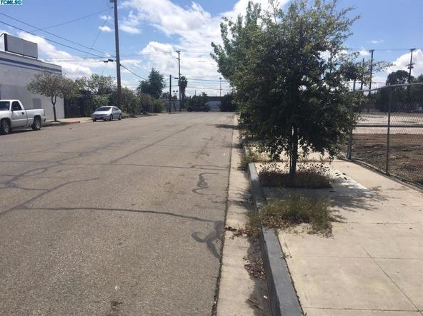 615 E Main St, Visalia, CA 93292